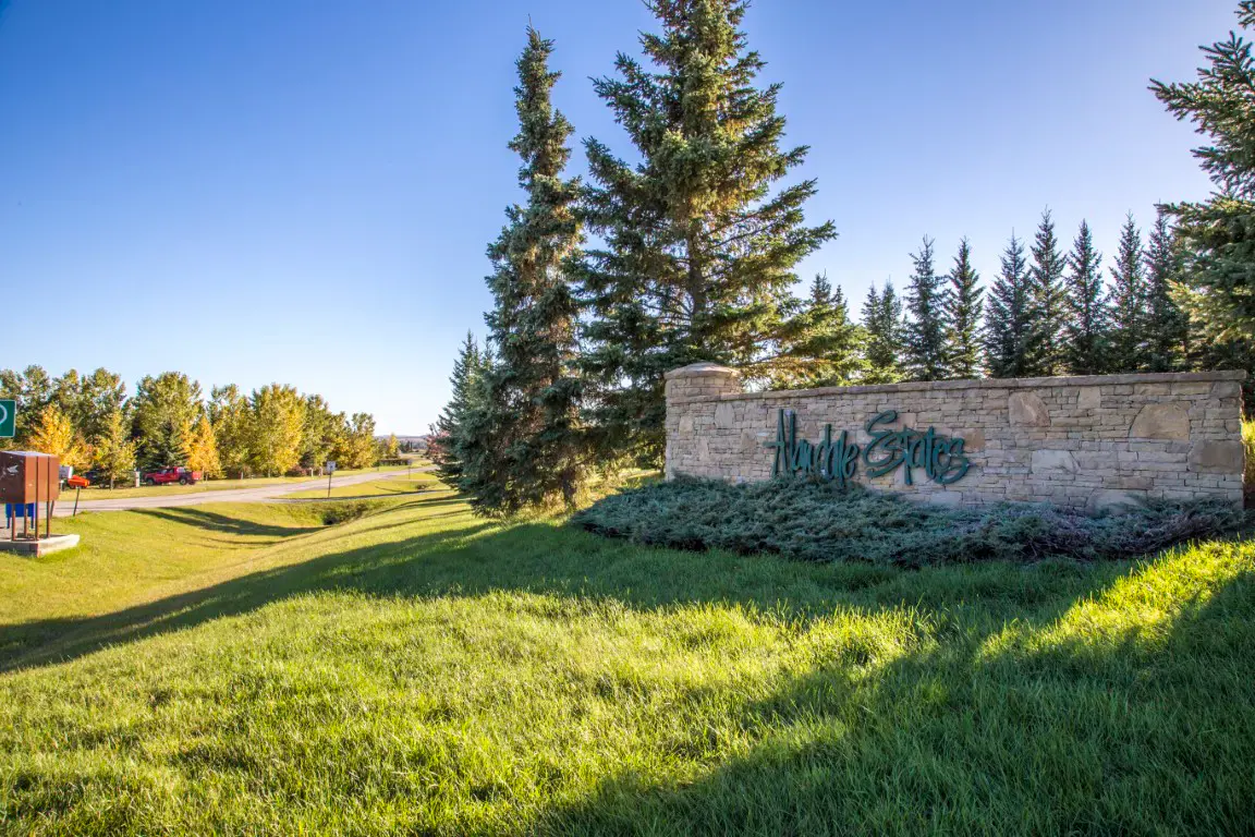 Springbank Luxury property and community context